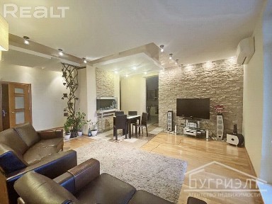 Трехкомнатная квартира, Карьерная ул. - 230082