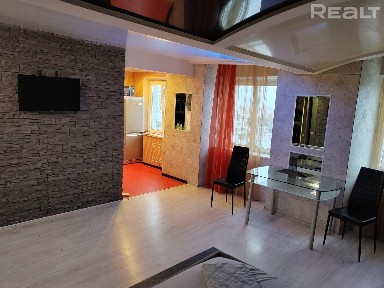 Шикарный вид на площадь Победы