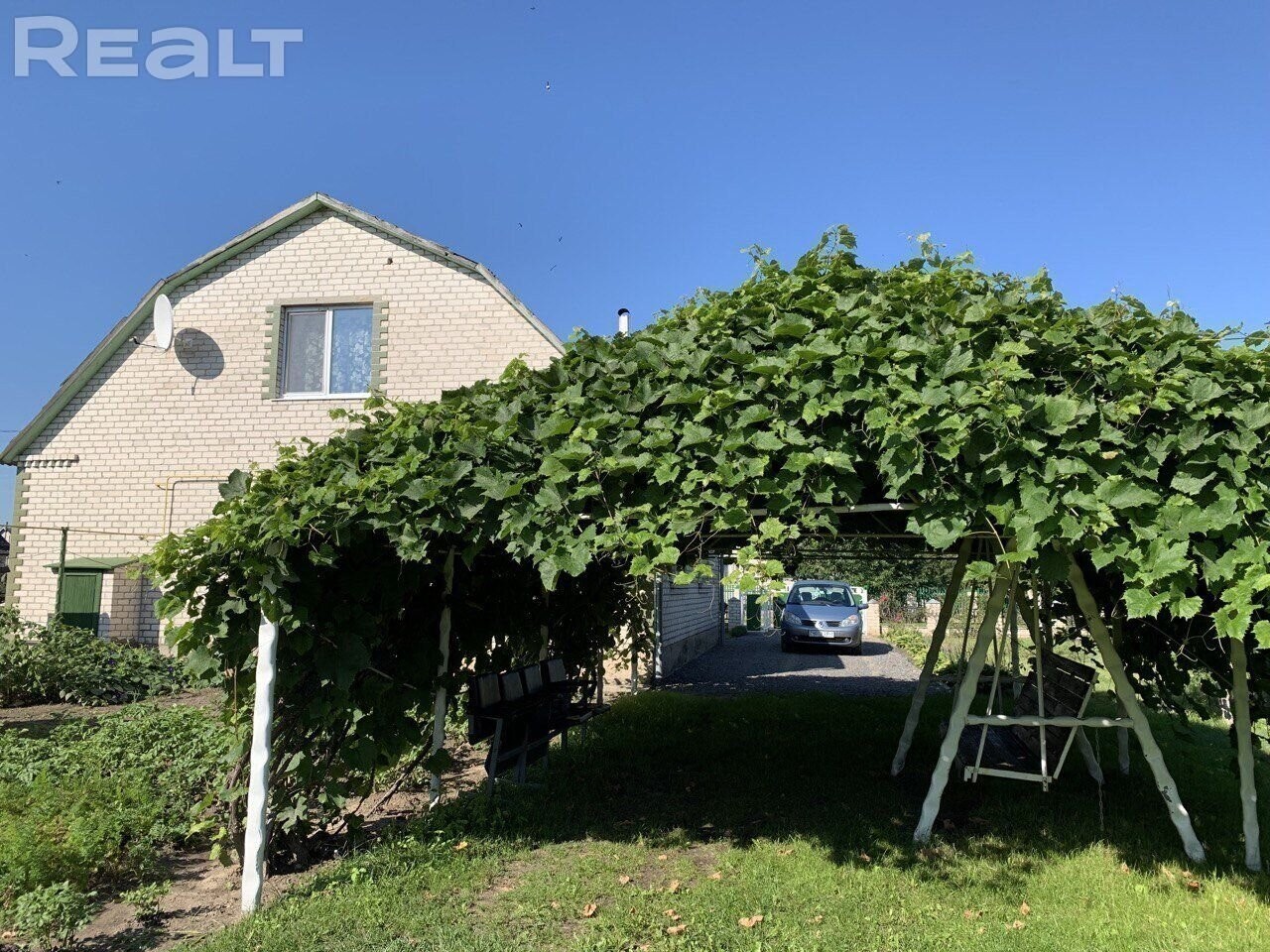 Sale of a private house, cottage: Срочная продажа! Уютный кирпичный дом с  обустроенным участком - m2bomber.com