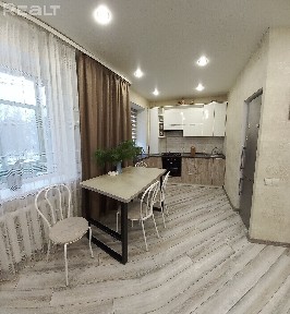 Сдаю 2 ком. 3 ком. квартиры в центре