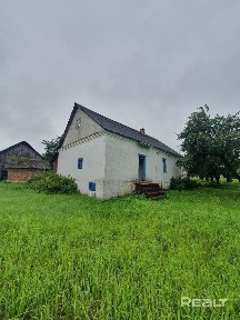 Добротный кирпичный дом