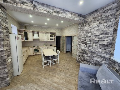 трехкомнатная квартира в котедже