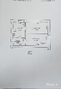 Продается 2-комнатная квартира на 2 этаже двух этажного дома.