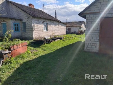 В живописном уголке Добрушского района продаётся благоустроенный дом.