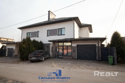 Продается великолепный таунхаус с земельным участком, расположенный в спокойном частном секторе