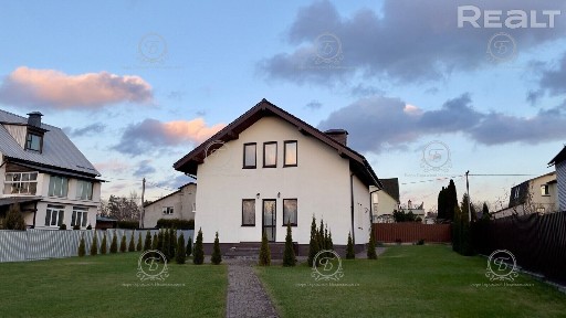 Уютный просторный двухэтажный коттедж