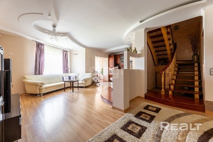 Уникальная двухуровневая 7к квартира в престижном доме в историческом центре Бреста