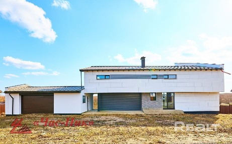 Современный коттедж из красного кирпича в престижном коттеджном посёлке 