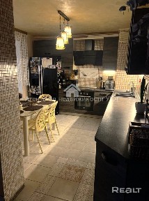 Продается 4-комнатная квартира, пр-т Строителей, район ТЦ Омега