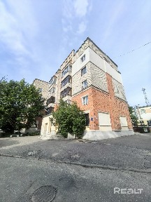 Трёхкомнатная видовая квартира в центре