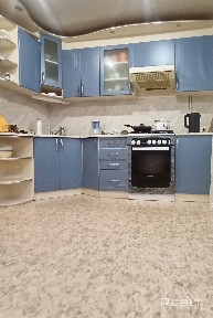 В продаже. Оригинальная планировка/ 3 - комнатная квартира 93 м. кв в кирпичном доме 1995 г. п.