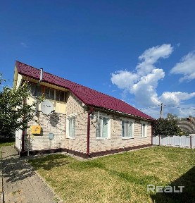 Дом со всеми центральными коммуникациями и отличной локацией