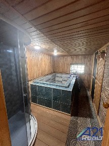 Продается по ул. Жуковского 2-х этажный дом.