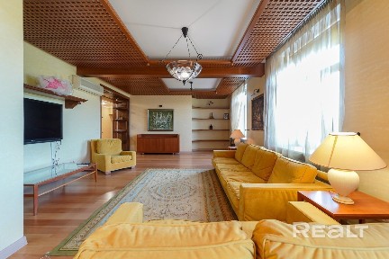 Снять 5-комнатную квартиру на сутки, г. Минск, ул. Коммунистическая, 8