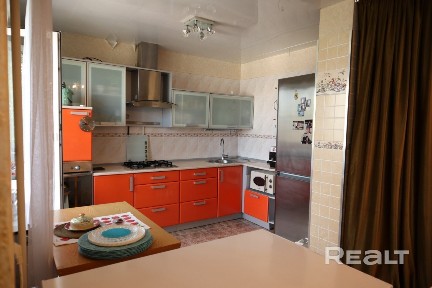 Вашему вниманию предлагаем просторную 3-комнатную квартиру по ул. Чкалова