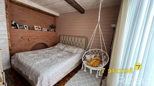 Отреставрированный деревенский дом в тихой деревне