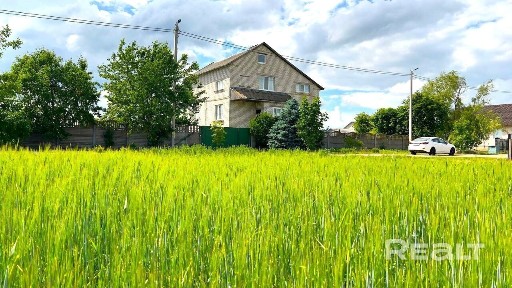 Уникальное предложение! Огромный кирпичный дом с готовой автомастерской во дворе
