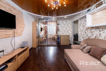 Продаётся просторная 1-комнатная квартира в микрорайоне «Домбровка»!