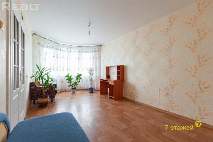 Продаётся 4-х комнатная квартира, ул. Налибокская