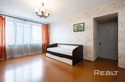 Продается отличная просторная 2х-комнатная квартира в кирпичном доме по ул. Притыцкого, 10