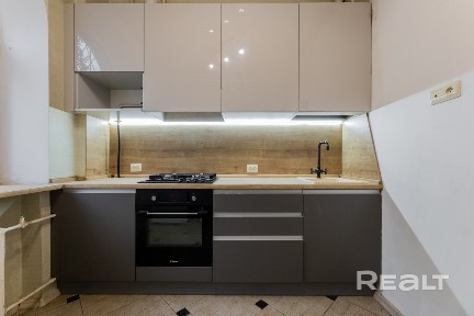 Двухкомнатная Сталинка в центре с парковкой в закрытом дворе