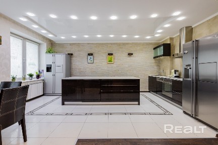 УСПЕЙ КУПИТЬ ОТЛИЧНУЮ ТРЕХКОМНАТНУЮ КВАРТИРУ ВОЗЛЕ МЕТРО УРУЧЬЕ!