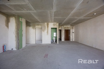 Продается трехкомнатная квартира в престижном районе города Минска.