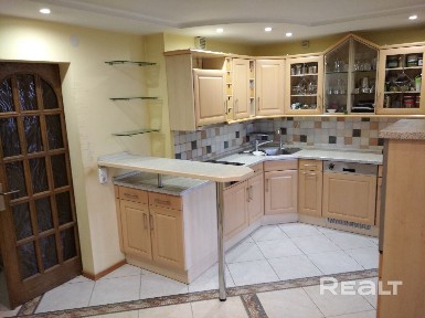 Двухуровневая 5 комнатная квартира, ул. Мавра, 1