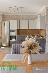 Просторная квартира с большой кухней-гостиной с отличной локацией