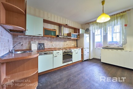 Четырехкомнатная квартира по улице Острошицкая, 10