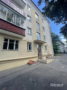 Двухкомнатная квартира в тихом обустроенном районе столицы.