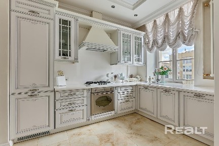 Сталинка в сердце Минска с новым ремонтом !