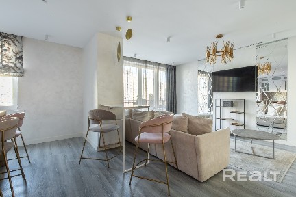 Продается большая, просторная, светлая квартира с 2 шикарными видовыми террасами.