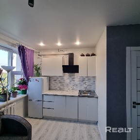 Продаётся светлая, тёплая и уютная студия.