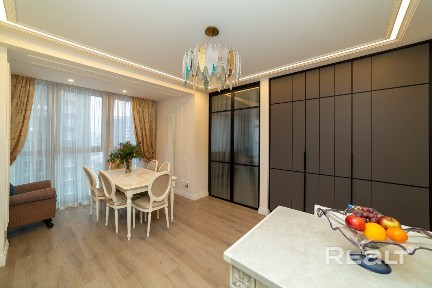 Трёхкомнатная квартира на проспекте Победителей, 135В.