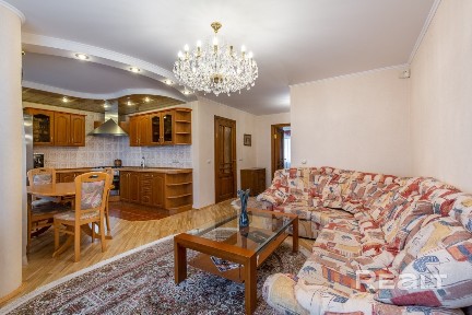 Купить 3-комнатную квартиру в кирпичном доме с качественны ремонтом!