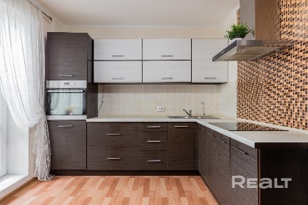 Продаётся тёплая, светлая и уютная квартира с хорошим ремонтом.