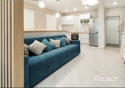 Продается уютная 2-к квартира по ул. Мястровской в г. Минске.