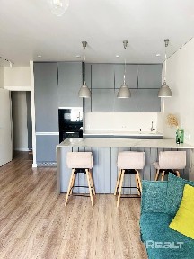 4-хкомнатная квартира с кухней-гостинной и 2 су. Собственник