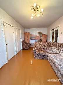 4-комнатная квартира в атмосферном районе.