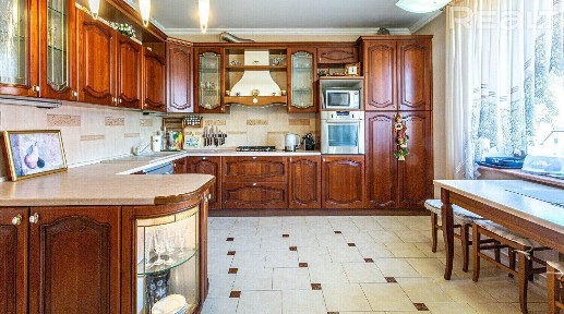 Продам просторную квартиру в доме клубного типа!