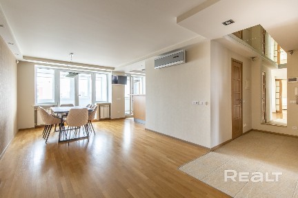 Четырёхкомнатная квартира с ремонтом на улице Кольцова, 32