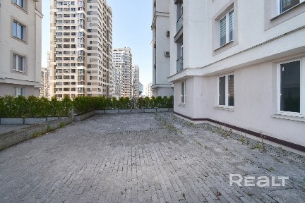 Просторная четырехкомнатная квартира с террасой в ЖК 