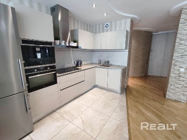 3-х комнатная квартира с дорогой отделкой и техникой премиум класса.