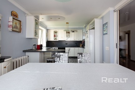 Уникальная 4-х комнатная квартира в кирпичном доме у парка!