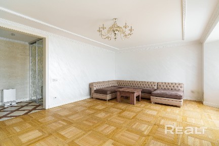 4-комнатная квартира в кирпичном доме в м-не Уручье