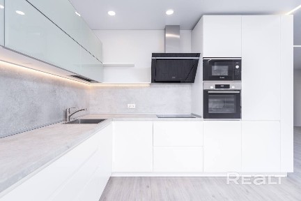 Современная квартира с идеальным ремонтом и отличной локацией (парк, река Свислочь, метро) !