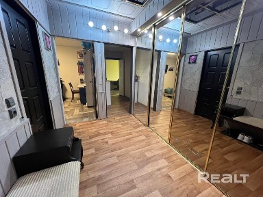 Предлагаем вашему вниманию уютную и светлую четырехкомнатную квартиру.