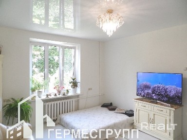 СТАЛИНКА В ТИХОМ ЦЕНТРЕ С ОКНАМИ В ЗЕЛЁНЫЙ ДВОР