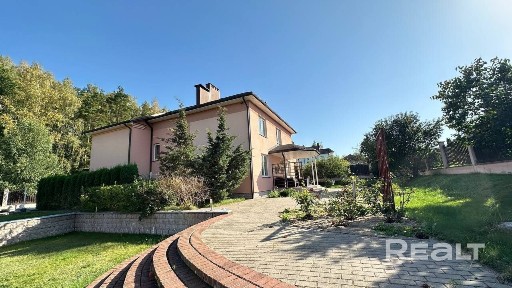 Элегантный коттедж с бассейном, сауной и просторным участком в Тарасово, рядом с Минском